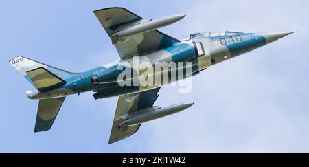 Der Top Aces Alpha Jet startet vom RAF Lakenheath Airbase in Suffolk und ist bereit, die USAF Trainingskräfte im August 2023 zu unterstützen. Stockfoto