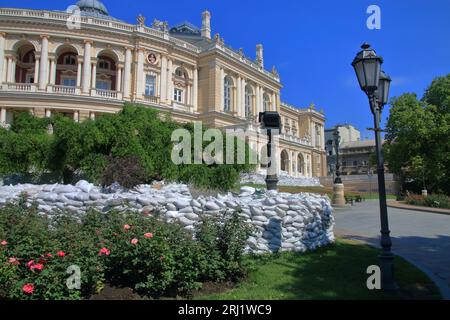 Odessa, Ukraine - 3. Juni 2022. Das staatliche Akademische Opern- und Balletttheater Odessa im Krieg. Stockfoto