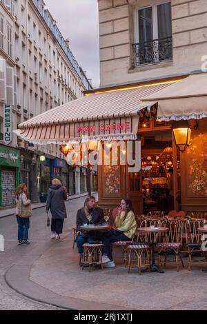 Cafe Mon Creme (64-66 Rue Montmartre) in Paris Stockfoto