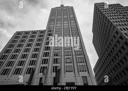 Berlin, Deutschland - 15. November 2018: Potsdamer Platz (Berlin, Deutschland) mit Gebäuden. Stockfoto