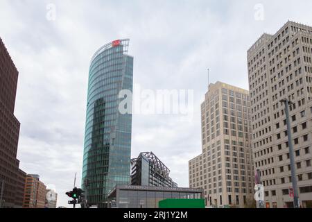 Berlin, Deutschland - 15. November 2018: Potsdamer Platz (Berlin, Deutschland) mit Gebäuden. Stockfoto