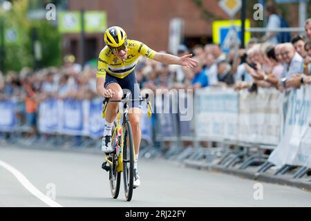 ETTEN-LEUR - Demi Vollering während der Pro-Radtour Etten-Leur. Kopecky zeigt zum ersten Mal ihr Regenbogentrikot, das sie bei den World Cycling Championships in Glasgow gewann. ANP BAS CZERWINSKI Stockfoto