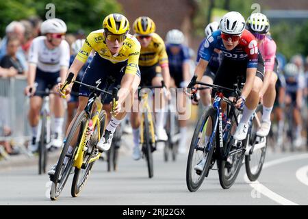 ETTEN-LEUR - Demi Vollering während der Pro-Radtour Etten-Leur. Kopecky zeigt zum ersten Mal ihr Regenbogentrikot, das sie bei den World Cycling Championships in Glasgow gewann. ANP BAS CZERWINSKI Stockfoto