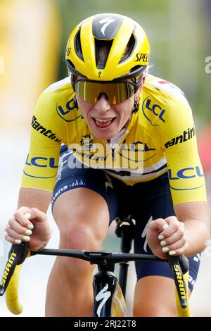 ETTEN-LEUR - Demi Vollering während der Pro-Radtour Etten-Leur. Kopecky zeigt zum ersten Mal ihr Regenbogentrikot, das sie bei den World Cycling Championships in Glasgow gewann. ANP BAS CZERWINSKI Stockfoto