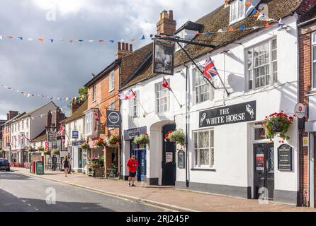 The White Horse Pub, High Street, Stony Stratford, Buckinghamshire, England, Vereinigtes Königreich Stockfoto