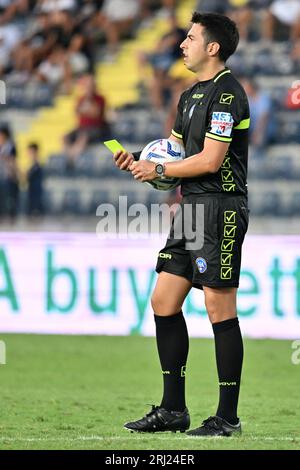 Empoli, Italien. August 2023. Luca Massimi (Schiedsrichter) während des Spiels Empoli FC gegen Hellas Verona FC, italienischer Fußball-Serie A in Empoli, Italien, 19. August 2023 Credit: Independent Photo Agency/Alamy Live News Stockfoto