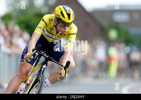 ETTEN-LEUR - Demi Vollering während der Pro-Radtour Etten-Leur. Kopecky zeigt zum ersten Mal ihr Regenbogentrikot, das sie bei den World Cycling Championships in Glasgow gewann. ANP BAS CZERWINSKI Stockfoto