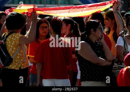 Madrid, Spanien. August 2023. Madrid Spanien; 08.20.2023.- spanische Fußball-Weltmeisterin der FIFA Frauen-Weltmeisterschaft 2023. Tausende von Menschen treffen sich in Madrid, um auf riesigen Bildschirmen, Bars und Restaurants das Finale der Fußball-Weltmeisterschaft der Frauen in Australien zu sehen, wo das Team Weltmeister wird. Kredit: Juan Carlos Rojas/dpa/Alamy Live News Stockfoto