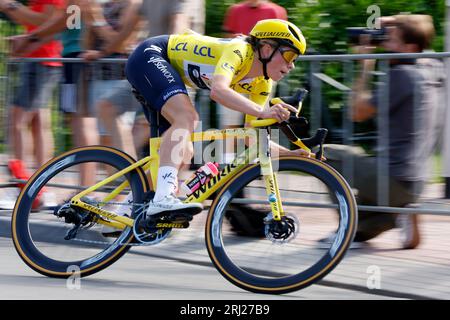 ETTEN-LEUR - Demi Vollering während der Pro-Radtour Etten-Leur. Kopecky zeigt zum ersten Mal ihr Regenbogentrikot, das sie bei den World Cycling Championships in Glasgow gewann. ANP BAS CZERWINSKI Stockfoto