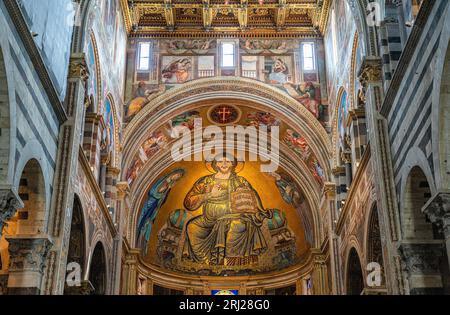 Innenansicht in der herrlichen Kathedrale von Pisa. Toskana, Italien, Juni-20-2023 Stockfoto