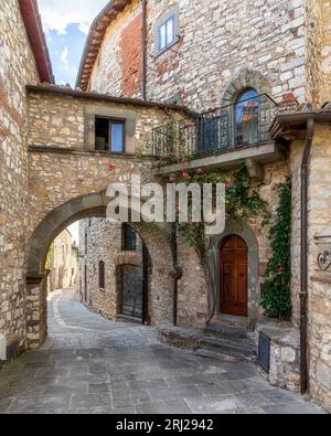 Das malerische Dorf Vertine, in der Nähe von Gaiole in Chianti. Provinz Siena, Toskana, Italien Stockfoto