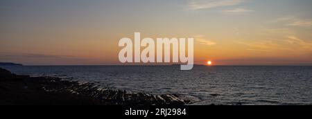 Nach Westen, Ho! England. Sonnenuntergang über Lundy Island. Stockfoto