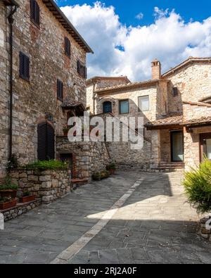 Das malerische Dorf Vertine, in der Nähe von Gaiole in Chianti. Provinz Siena, Toskana, Italien Stockfoto