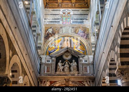 Innenansicht in der herrlichen Kathedrale von Pisa. Toskana, Italien, Juni-20-2023 Stockfoto