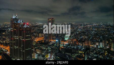 Das wunderschöne Panorama vom Tokyo Metropolitan Government Building in Shinjuku, Tokio, Japan. Stockfoto