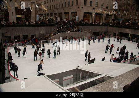 Der Skating Ring im Rockefeller Center Christmas Midtown Manhattan New York City 2009 Stockfoto