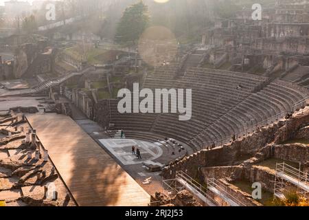 Lyon, Frankreich - 25. Januar 2022: Das Odeon von Lyon ist ein kleines römisches Theater in der Nähe des Gipfels des Fourviere-Hügels in Lyon. Stockfoto