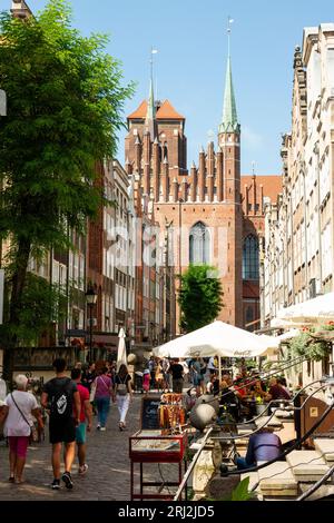 Mariacka Street mit Blick auf St. Marienkirche Basilika in Danzig, Polen, Europa, EU Stockfoto