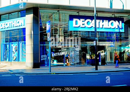 Decatholon, Duncan Street, Leeds, England Stockfoto