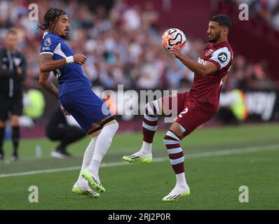 London, Großbritannien. August 2023. Malo Gusto von Chelsea und Said Benrahma von West Ham Vereinigten sich während des Spiels der Premier League im London Stadium. Das Bild sollte lauten: Paul Terry/Sportimage Credit: Sportimage Ltd/Alamy Live News Stockfoto