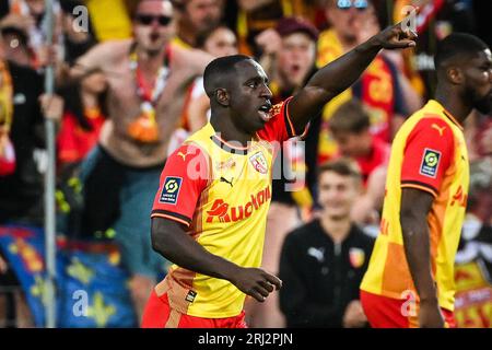 Lens, Frankreich, Frankreich. August 2023. Deiver MACHADO of Lens feiert sein Tor beim Ligue-1-Spiel zwischen RC Lens und Stade Rennais (Rennes) im Bollaert-Delelis-Stadion am 20. August 2023 in Lens, Frankreich. (Bild: © Matthieu Mirville/ZUMA Press Wire) NUR REDAKTIONELLE VERWENDUNG! Nicht für kommerzielle ZWECKE! Stockfoto