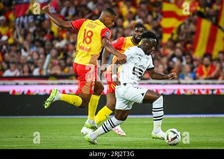 Lens, Frankreich, Frankreich. August 2023. Andy DIOUF von Lens und Arnaud KALIMUENDO von Rennes während des Ligue-1-Spiels zwischen RC Lens und Stade Rennais (Rennes) im Bollaert-Delelis-Stadion am 20. August 2023 in Lens, Frankreich. (Bild: © Matthieu Mirville/ZUMA Press Wire) NUR REDAKTIONELLE VERWENDUNG! Nicht für kommerzielle ZWECKE! Stockfoto