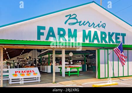 Der Burris Farm Market befindet sich am 19. August 2023 in Loxley, Alabama. Der Familienmarkt, der 1984 eröffnet wurde, ist eine beliebte Anlaufstelle für Touristen. Stockfoto