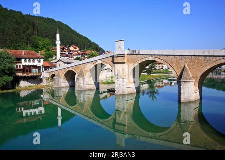 Die alte Brücke (1683) über den Neretva Fluss in Konjic, Bosnien und Herzegowina Stockfoto