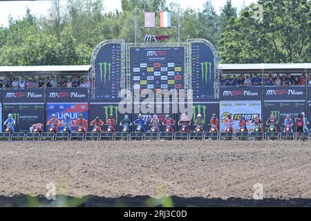 Arnhem, Niederlande. August 2023. ARNHEM, NIEDERLANDE - 20. AUGUST: Der Start während der MXGP-Weltmeisterschaft im Motorportpark Gelderland Midden am 20. August 2023 in Arnhem, Niederlande (Foto: Kees Kuijt/Orange Pictures) Credit: Orange Pics BV/Alamy Live News Stockfoto