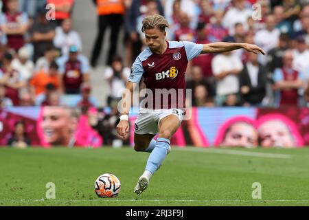 Birmingham, Großbritannien. August 2023. Matty Cash von Aston Villa in Aktion. Premier League Match, Aston Villa gegen Everton im Villa Park in Birmingham am Sonntag, den 20. August 2023. Dieses Bild darf nur zu redaktionellen Zwecken verwendet werden. Nur redaktionelle Verwendung, Bild von Andrew Orchard/Andrew Orchard Sports Photography/Alamy Live News Credit: Andrew Orchard Sports Photography/Alamy Live News Stockfoto