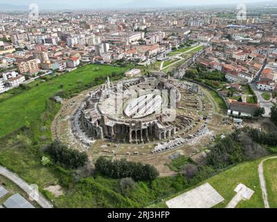 Eine Luftaufnahme des berühmten Flavischen Amphitheaters in Roman, Italien Stockfoto