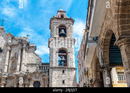 Kuba. Old Havana. Die Kathedrale von Havanna (Catedral de San Cristóbal) ist eine von elf katholischen Kathedralen auf der Insel. Stockfoto