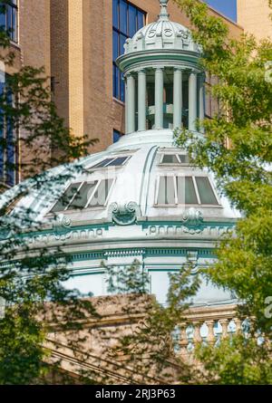 Die Kuppel des New Yorker Wahrzeichen First Church of Christ, Scientist ist am besten von der anderen Seite der Avenue im Central Park aus zu sehen. Stockfoto