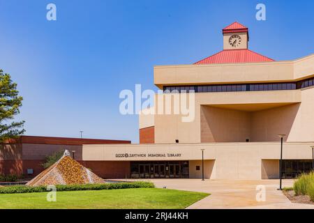 Sonnige Außenansicht der Keith Leftwich Memorial Library des Oklahoma City Community College in Oklahoma Stockfoto