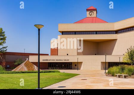 Sonnige Außenansicht der Keith Leftwich Memorial Library des Oklahoma City Community College in Oklahoma Stockfoto