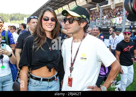 SPIELBERG, ÖSTERREICH; Motorrad Grand Prix von, Österreich. , . Valentino Rossi mit Francesca Sofia Novello MotoGP, MOTO GP, Saison 2023 auf dem Red Bull Ring - Spielberg, Motorrad Grand Prix von Österreich - Motorsport, Motorrad-Rennsport, Motorrad-WM, Foto und Copyright © Udo STIEFEL/ATP Images (STIEFEL Udo/ATP/SPP) Credit: SPP Sport Press Photo. Alamy Live News Stockfoto