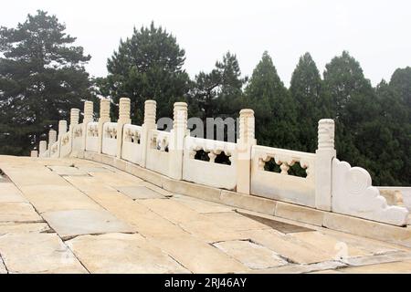 Zunhua, 13. Mai: Brückenarchitektur in den östlichen Königsgräbern der Qing-Dynastie am 13. Mai 2012 in Zunhua, Provinz Hebei, china. Stockfoto