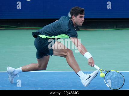 20. August 2023: Carlos Alcaraz (ESP) verliert gegen Novak Djokovic (SRB), 6.-7. 7-6 bei den Western & Southern Open, die im Lindner Family Tennis Center in Mason, Ohio, gespielt werden, {USA} © Leslie Billman/Tennisclix/Cal Sport Media (Bild: © Leslie Billman/Cal Sport Media) Stockfoto