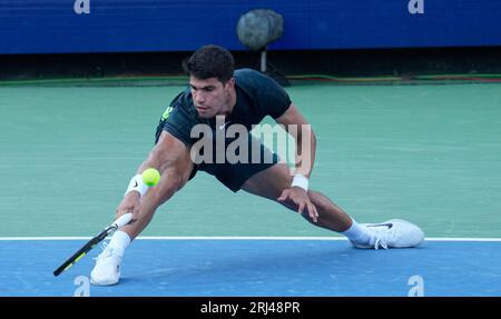 20. August 2023: Carlos Alcaraz (ESP) verliert gegen Novak Djokovic (SRB), 6.-7. 7-6 bei den Western & Southern Open, die im Lindner Family Tennis Center in Mason, Ohio, gespielt werden. © Leslie Billman/Tennisclix/Cal Sport Media Stockfoto