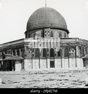 Ein Schwarzweißfoto aus dem späten 19. Jahrhundert, das die Al-Agsa-Moschee in Jerusalem zeigt. Stockfoto