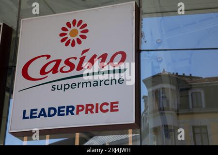 Bordeaux, Frankreich - 08 18 2023 : Casino Leaderprice Supermarkt Logo Markenkennzeichnung Store und Markentext des französischen Einzelhandelsgeschäfts Stockfoto