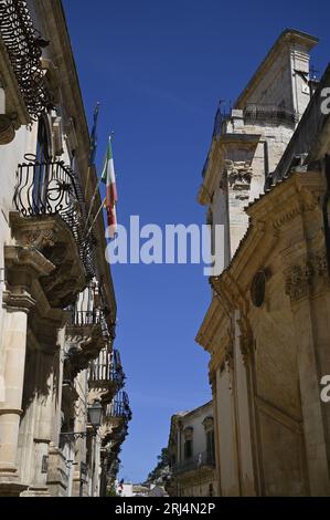 Alte barocke Gebäude an der Via Francesco Mormino Penna in Scicli Sicily, Italien. Stockfoto