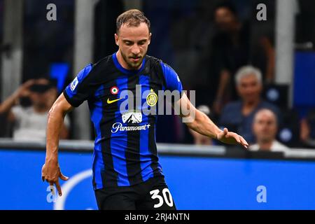 Carlos Augusto vom FC Internazionale während des italienischen Fußballspiels Inter vs Monza im San Siro Stadion in Mailand am 19. August 2023 Stockfoto