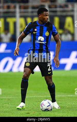 Denzel Dumfries vom FC Internazionale während des italienischen Fußballspiels Inter vs Monza im San Siro Stadion in Mailand am 19. August 2023 Stockfoto