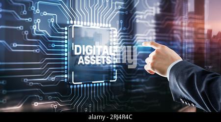 Digital Asset Management, Dokumentenbildgebung. Geschäftsmann, der auf den virtuellen Bildschirm klickt. Enterprise Content Management. Stockfoto