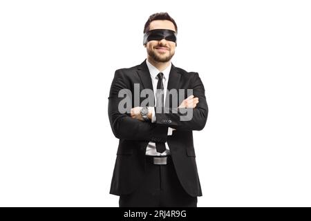 Geschäftsmann in einem schwarzen Anzug, der eine Augenbinde auf weißem Hintergrund trägt Stockfoto