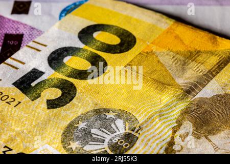 Vorderseite des 500-Peso-Scheines der Philippinen. 500 Philippinischer Peso. Währung des Inselstaates. Extreme Nahaufnahme von 500 Peso. Mikroskopisch Stockfoto