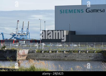 FRANKREICH, Hafen Le Havre, Siemens Gamesa Erneuerbare Energie SGRE Produktionsstandort für Windkraftanlagen für Offshore-Windparks / FRANKREICH, Le Havre Hafen, Siemens Gamesa Erneuerbare Energie SGRE Produktionsstandort für Windkraftanlagen für Offshore-Windparks Stockfoto