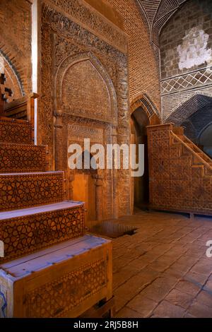 Stühle im traditionellen Jameh-Moschee-Gebet von Isfahan, UNESCO-Weltkulturerbe, Provinz Isfahan, Isfahan, Persien Stockfoto