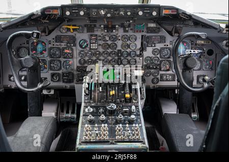 Nahaufnahme des Cockpits und eines Verkehrsflugzeugs Douglas DC-9 Stockfoto